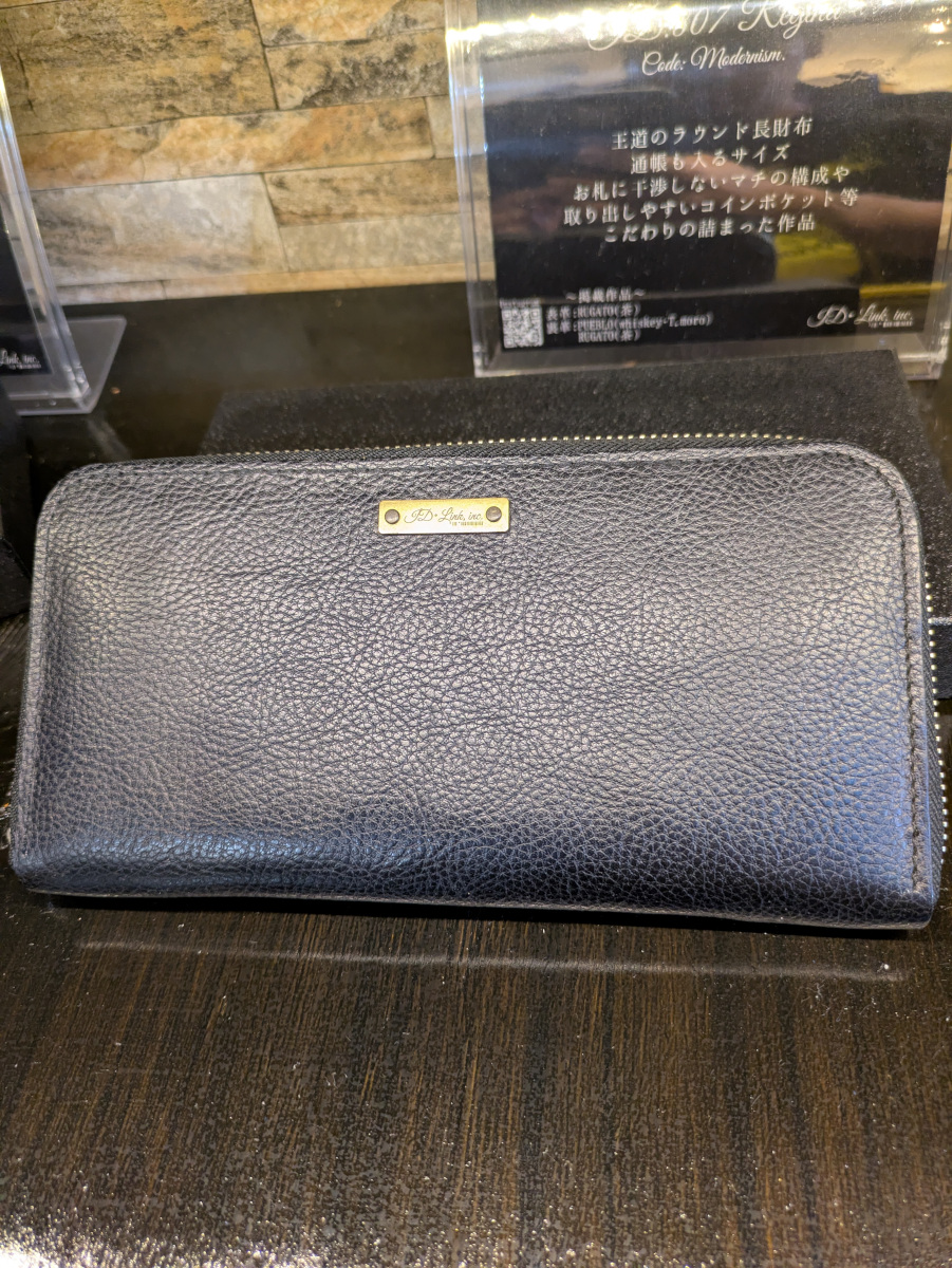 王道のラウンド長財布
